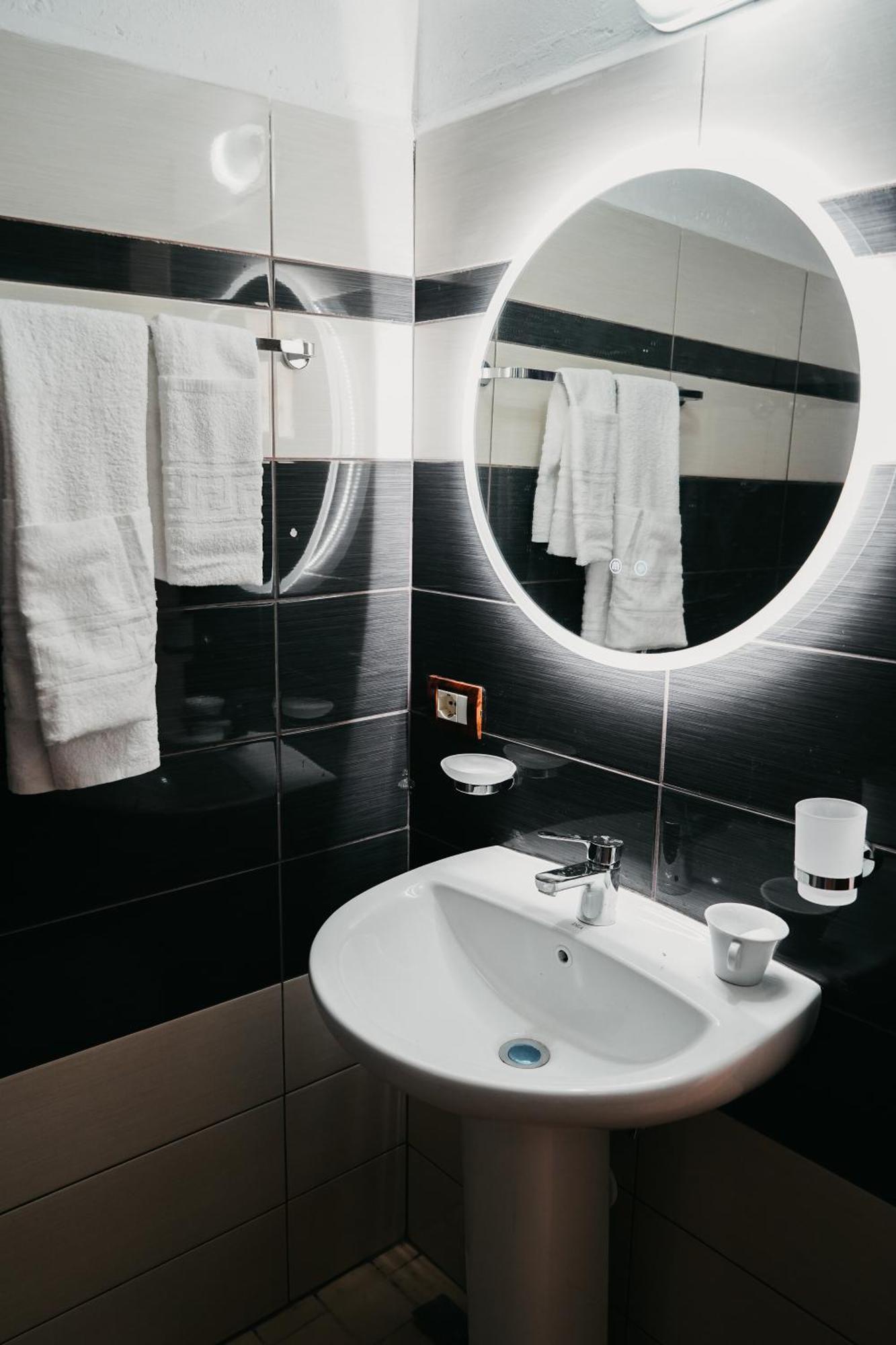 Hotel Bujtina Anlu Nepravishte Zewnętrze zdjęcie