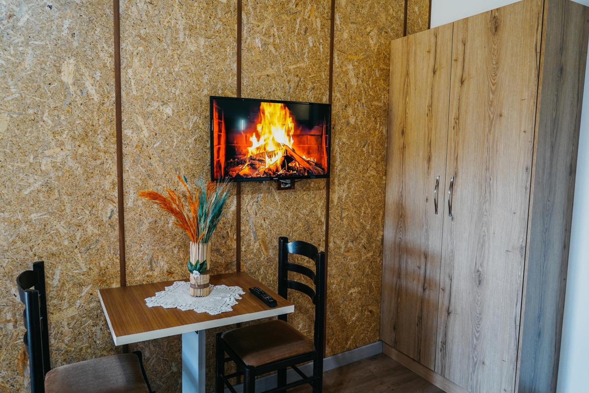 Hotel Bujtina Anlu Nepravishte Zewnętrze zdjęcie