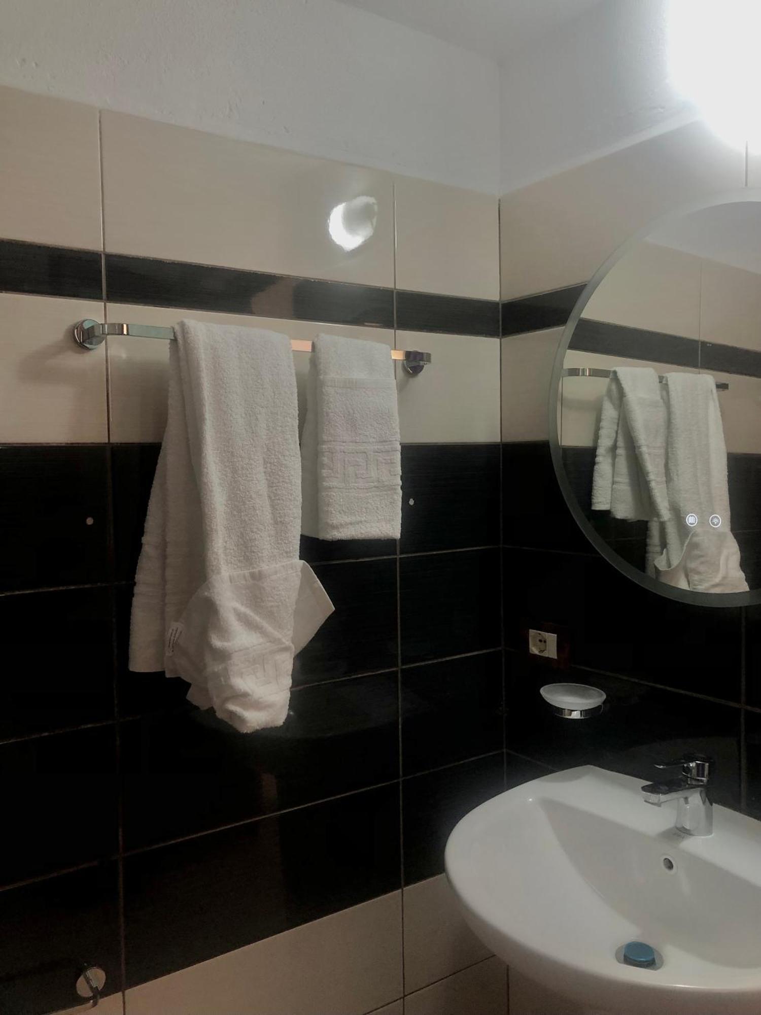 Hotel Bujtina Anlu Nepravishte Zewnętrze zdjęcie