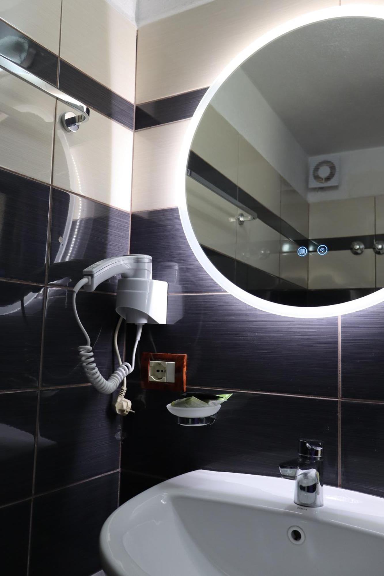 Hotel Bujtina Anlu Nepravishte Zewnętrze zdjęcie